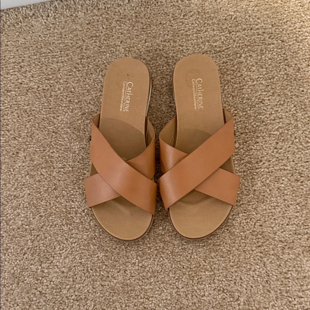 Catherine Malandrino Cognac Tan Cross-Strap Slide Sandals Size 6.5- NWOT - Picture 1 of 9